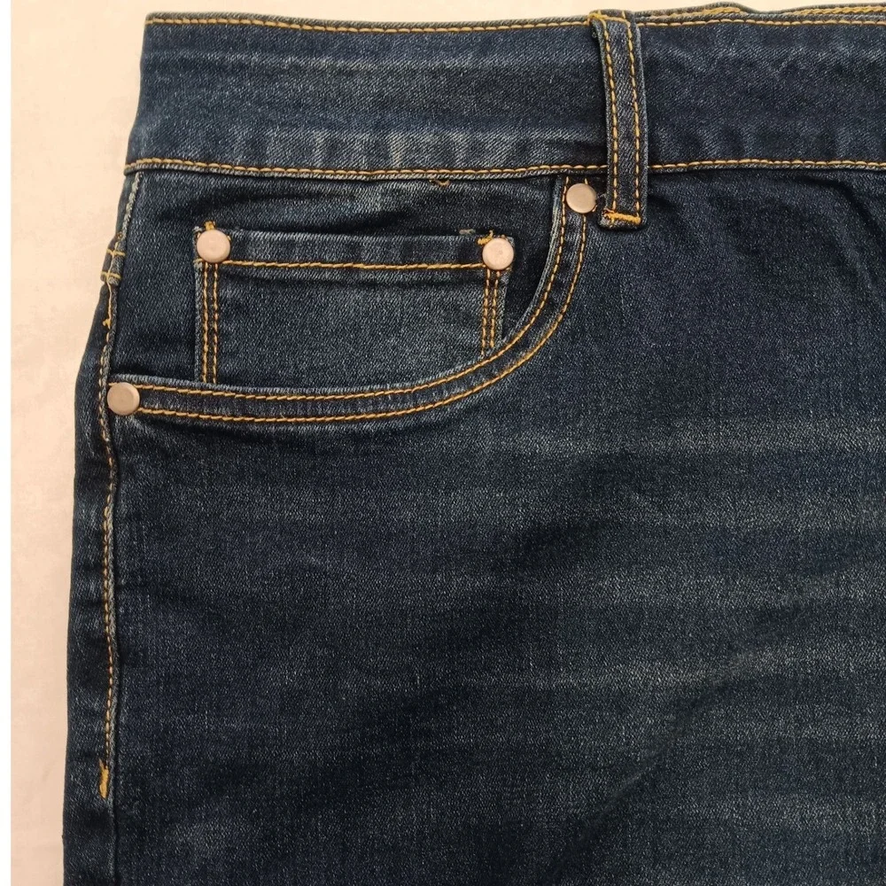 Bloomchic Womens Plus Size 28 Dark Wash Flare Leg Stretch Denim Jeans High Rise - Picture 7 of 15